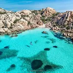 L'isola Incantata Λα Μανταλένα